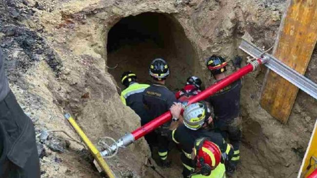 Robo frustrado: un hombre escava un túnel para robar un banco y queda enterrado

