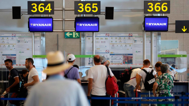 Ryanair cancela seis vuelos y sufre 244 retrasos este lunes por la huelga