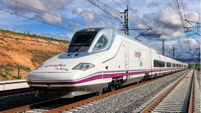 Un robo de cable obliga a suspender varias horas los AVE entre Madrid y Barcelona