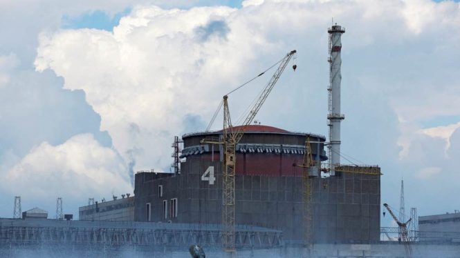 Ucrania cierra un reactor de la central nuclear atacada y avisa del riesgo de fuga de hidrógeno