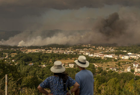 Un incendio «intencionado» en Verín quema 550 hectáreas y cuenta con 10 focos distintos