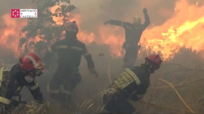 El infierno de Bejís: cuatro bomberos corren para salvar sus vidas y escapar de las llamas