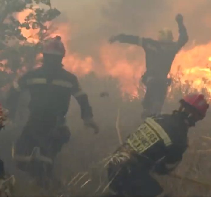 El infierno de Bejís: cuatro bomberos corren para salvar sus vidas y escapar de las llamas