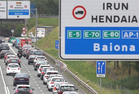 Francia reabre la frontera con España en Irún para la circulación de camiones