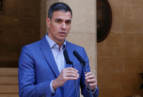 Sánchez anuncia trenes gratis en Baleares y autobuses al 50% en Canarias