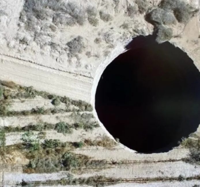 Chile, en vilo por el enorme agujero que ya podría tragarse la Torre de Pisa