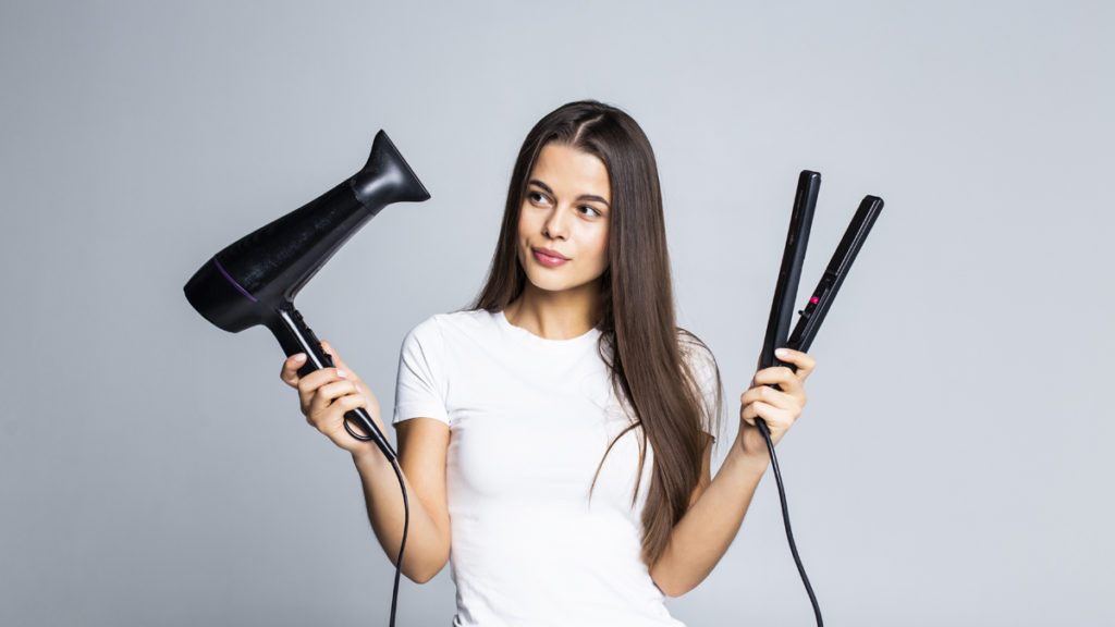 The use of hot tools is one of the causes of the appearance of split ends